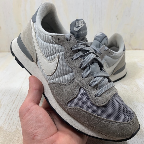 nike internationalist grey